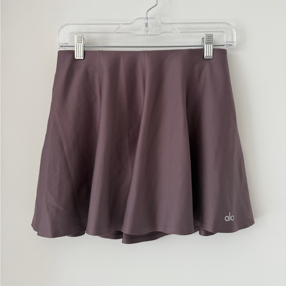 ALO Yoga Airlift Down the Line Tennis Skirt in Raisinette